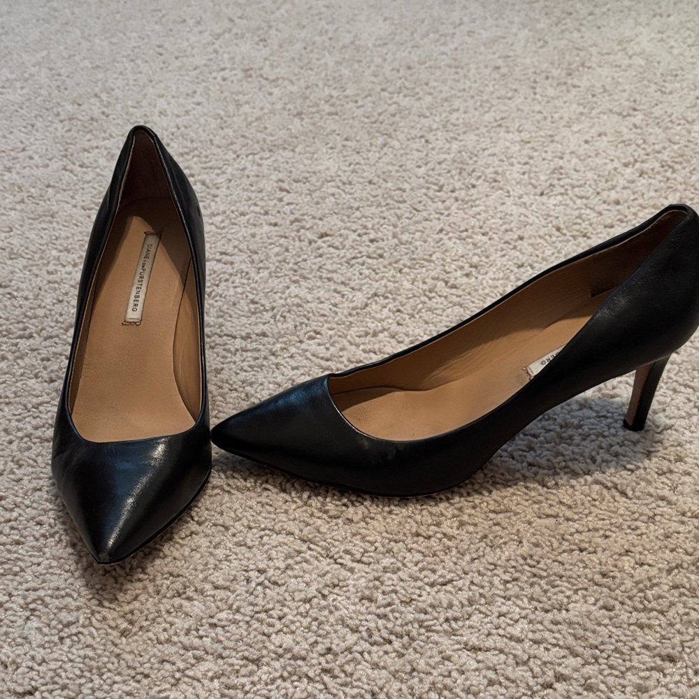 Diane Von Furstenberg "The Olee" black leather pointed-toe pumps